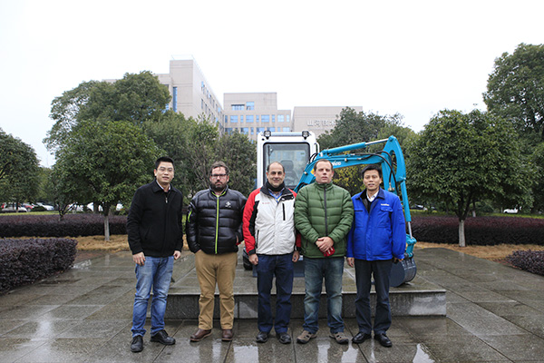 喜讯：bti体育智能朱建新荣获《长沙年鉴》2015年度十大人物奖