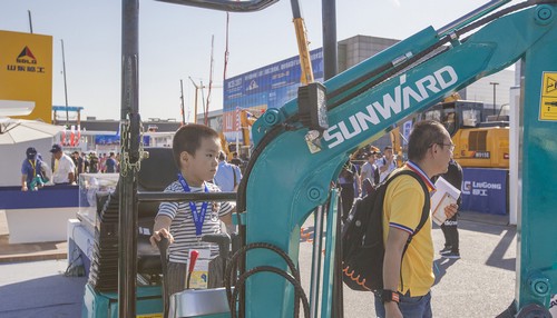 bti体育智能酷帅曾大虾，一大波美图带你亲临北京BICES展