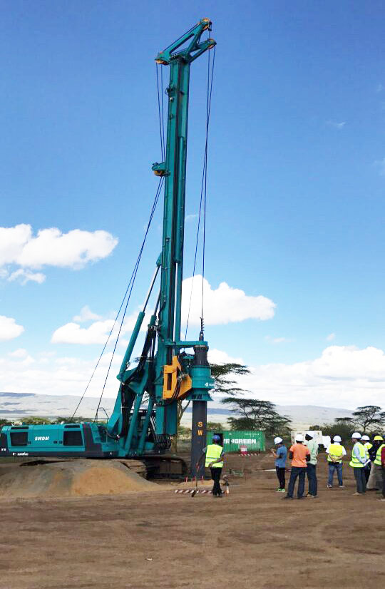 肯尼亚总统高度赞赏，乞力马扎罗山下bti体育绿闪灼