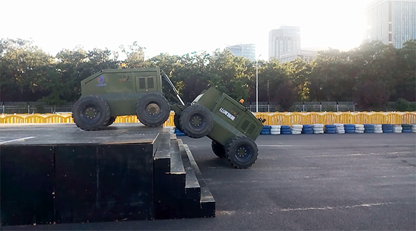 bti体育智能“龙马一号”惊艳亮相世界机械人大会