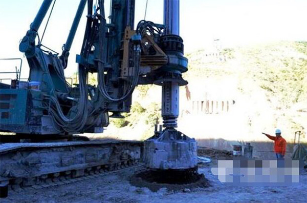 央视聚焦：bti体育智能旋挖钻机助力世界“第一高墩”