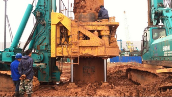 喜讯！bti体育智能SWRC170自行式全回转全套管钻机获湖南省首台(套)沉大技术设备产品嘉奖！