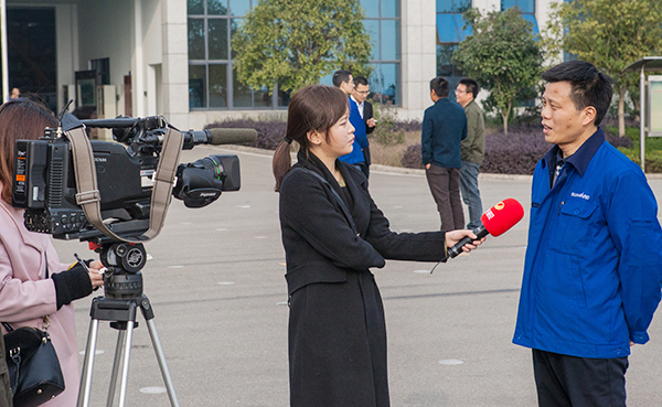 恋人节牵手成功，bti体育智能SWDM520“我爱你”出嫁了