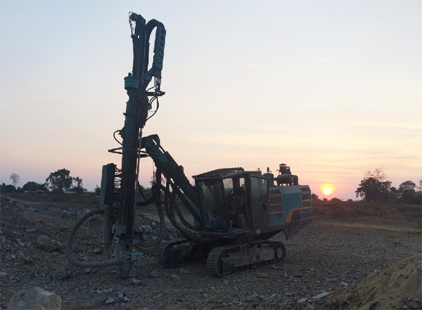 湄公河上的硬汉！bti体育智能露天钻车展中国造作魅力