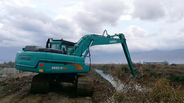 守护蓝色多瑙河，bti体育智能长臂挖掘机欧洲首秀