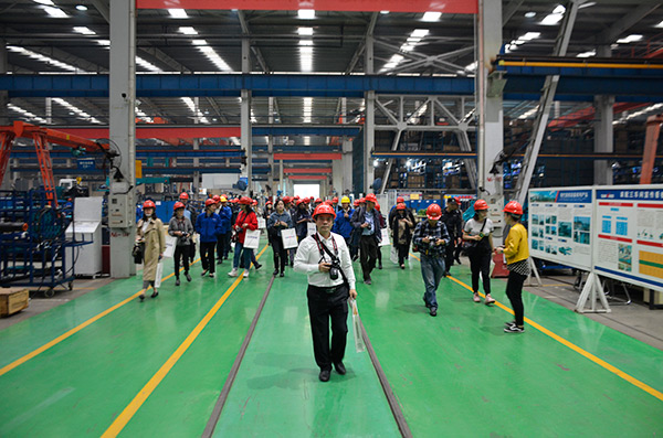 开启工程机械之都履历之旅，中表媒体观摩团到访bti体育智能