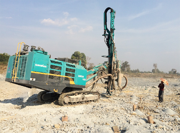 湄公河上的硬汉！bti体育智能露天钻车展中国造作魅力