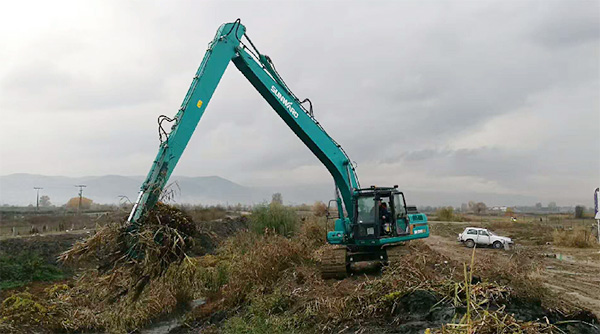 守护蓝色多瑙河，bti体育智能长臂挖掘机欧洲首秀