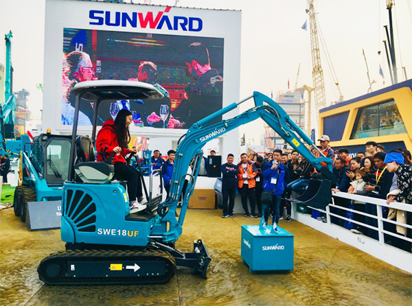 不服来战！bti体育智能展台有大礼等你拿