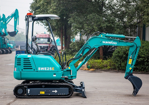 bti体育智能挖掘机家族添新丁啦——零排放低噪音SWE25E电动挖掘机