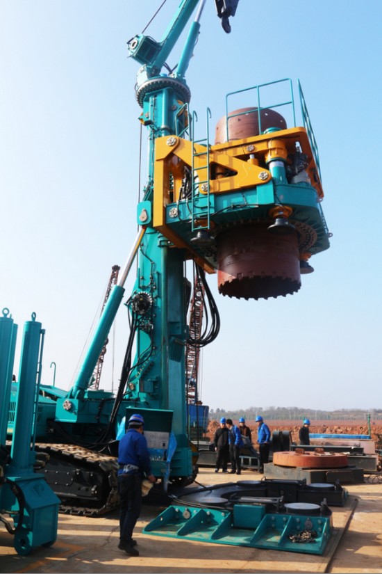 喜讯！bti体育智能SWRC170自行式全回转全套管钻机获湖南省首台(套)沉大技术设备产品嘉奖！