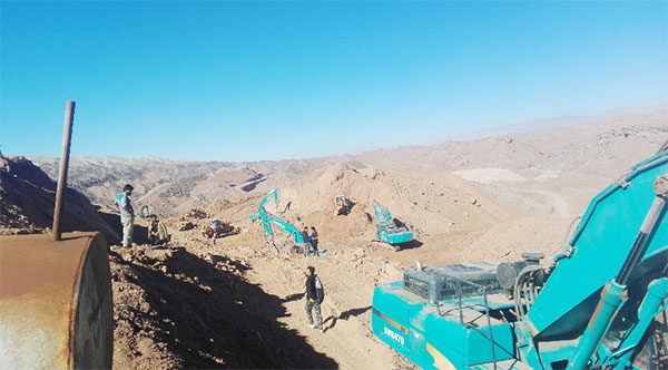 伊朗客户点赞bti体育智能全系列液压挖掘机