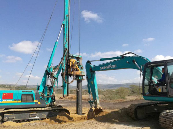 肯尼亚总统高度赞赏，乞力马扎罗山下bti体育绿闪灼