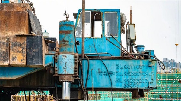 祝贺，中国首台大吨位多职能液压静力压桩机今年二十岁了!