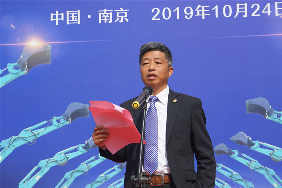 服役15年，超过20000幼时！元老级挖机接“回家”！