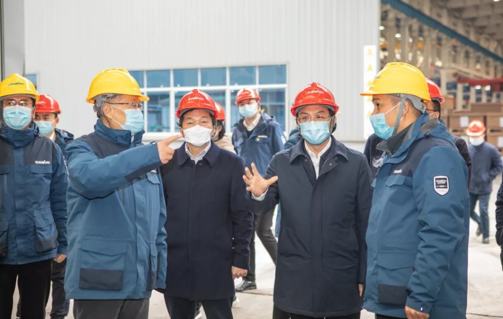 沈裕谋元宵节慰问bti体育智能一线员工