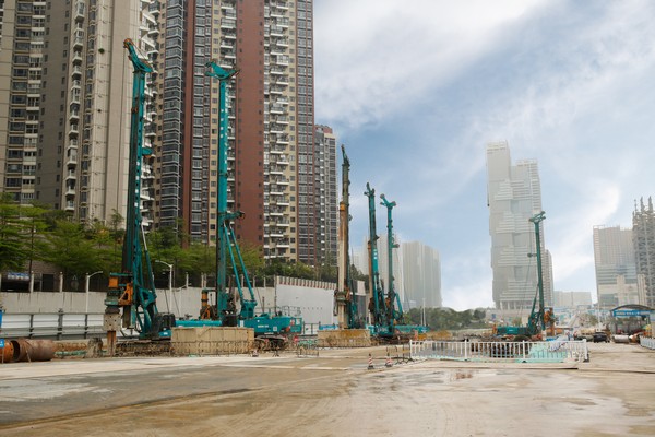 地铁咬合桩施工必备利器--bti体育智能旋挖钻机