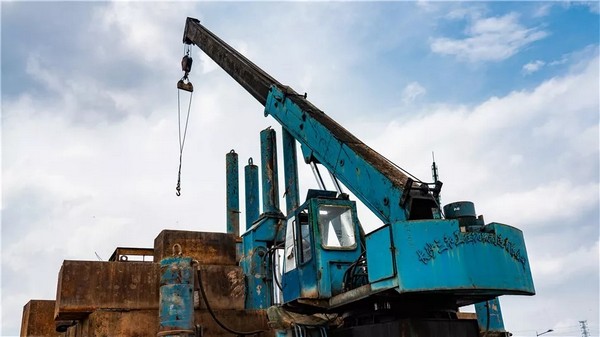 祝贺，中国首台大吨位多职能液压静力压桩机今年二十岁了!