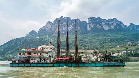 打造长江黄金水路！bti体育智能航路钻机轻松搞定水下礁石