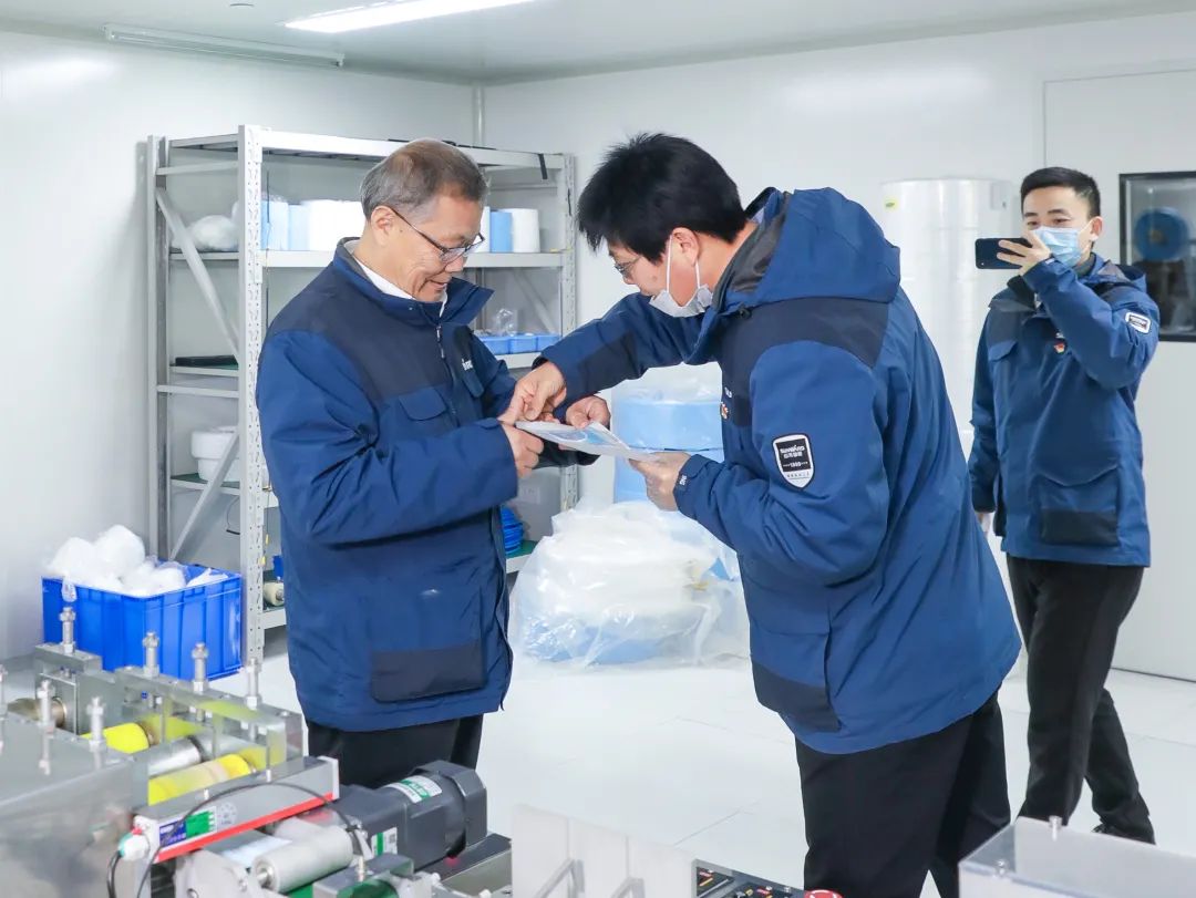 董事长启封bti体育智能第一个制品口罩