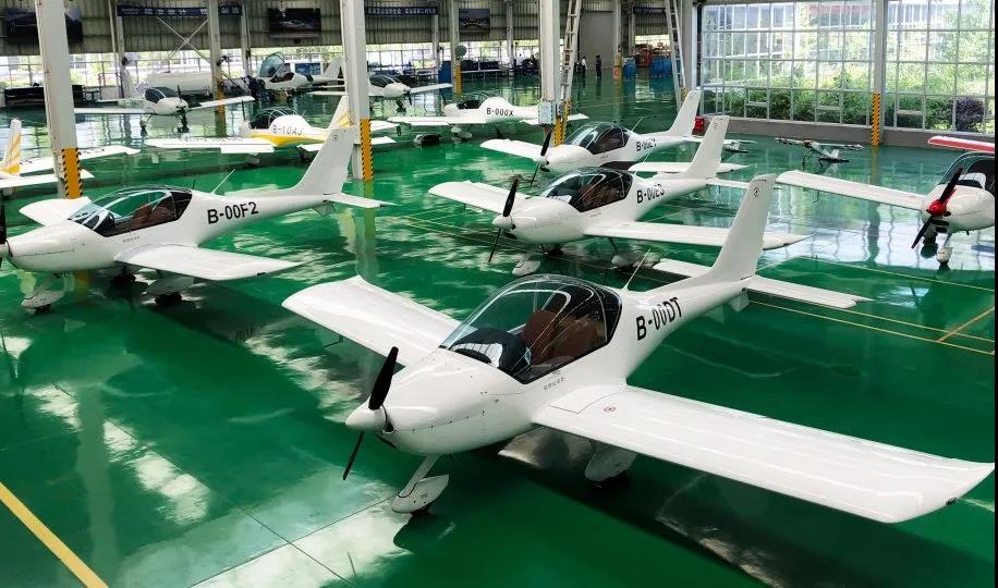 首批定购20架飞机，九天飞院与bti体育科技签定战术和谈