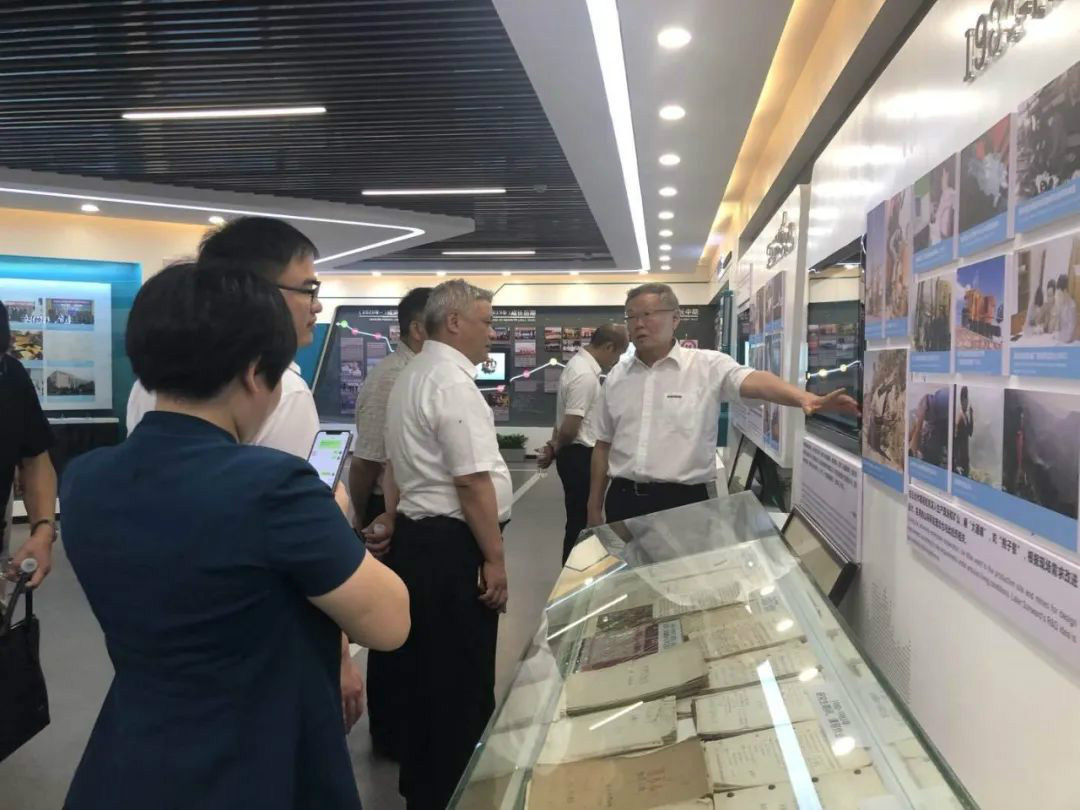 湖南黄金集团董事长黄启富一行调查bti体育智能