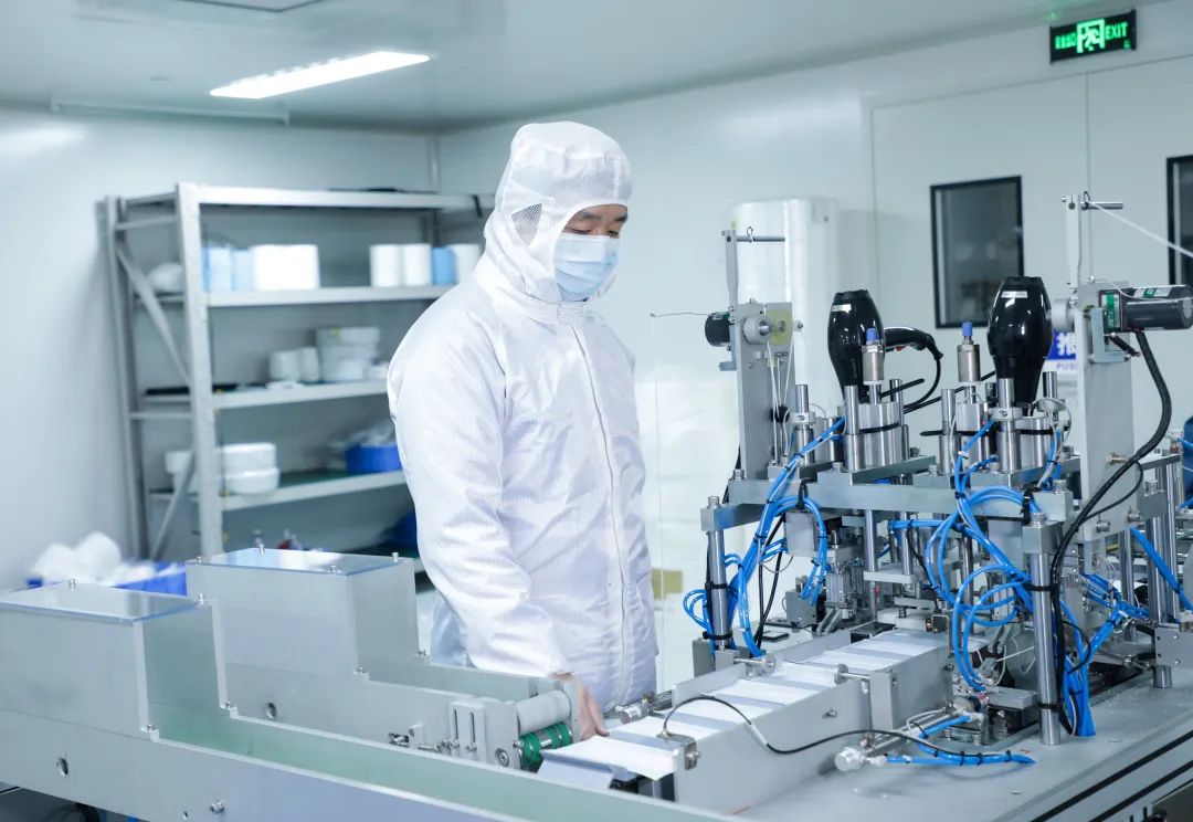 董事长启封bti体育智能第一个制品口罩