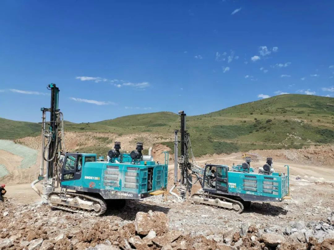 凿岩服务见缝插针 bti体育关爱无微不至——bti体育智能凿岩设备服务万里行活动走进甘肃平凉