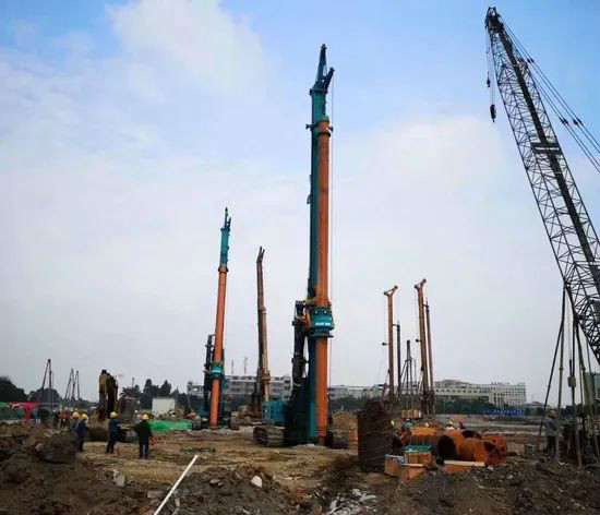 从事基础施工32年的老内行为bti体育智能旋挖钻机代言