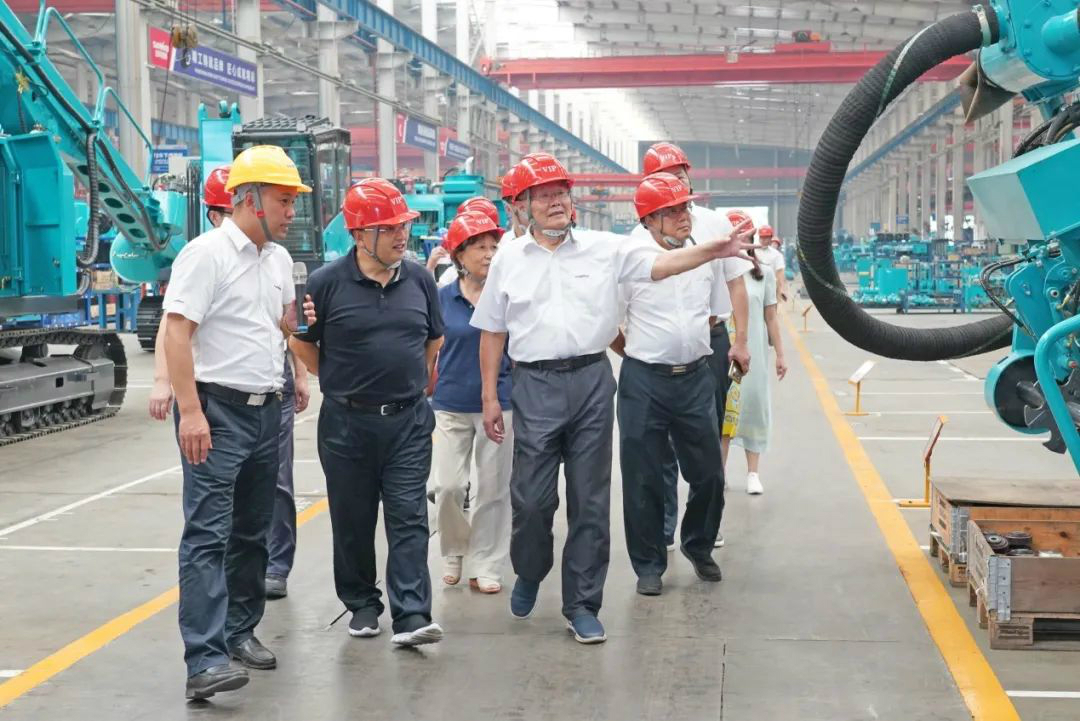 省人大常委会党组副书记、副主任王柯敏调研bti体育智能