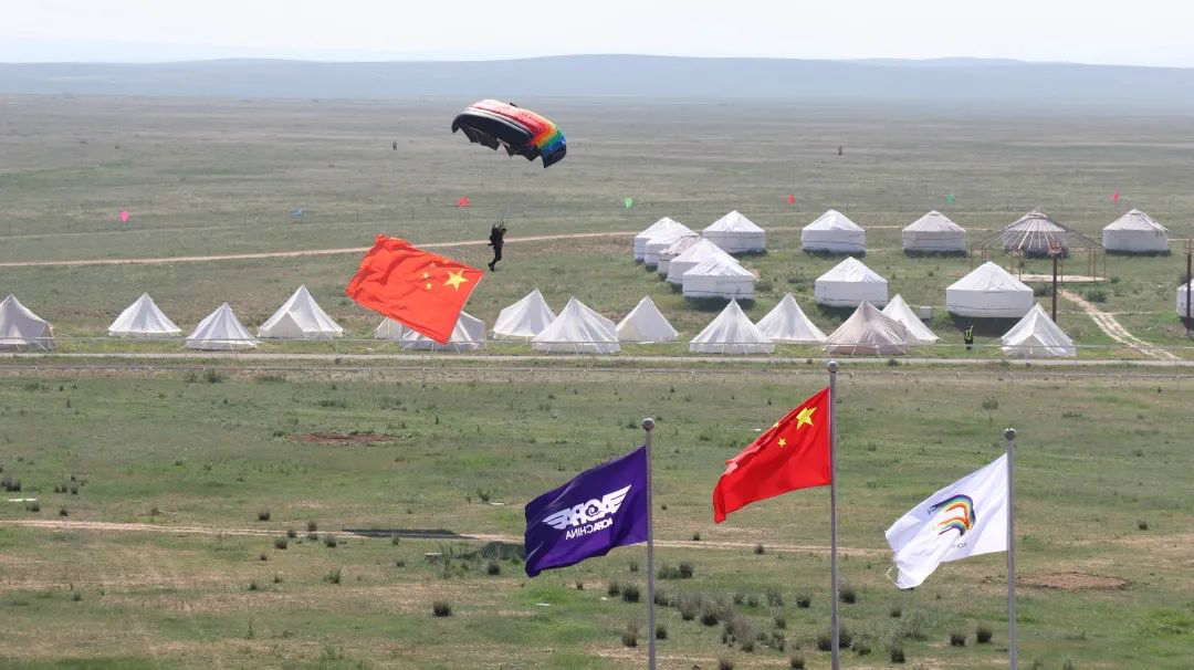 乌兰察布大草原,我来啦! bti体育SA60L阿若拉飞机“惊艳”飞行大会