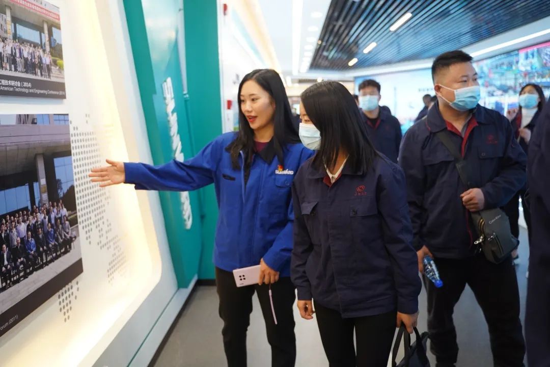 江南工业集团“双百青年”参观bti体育智能