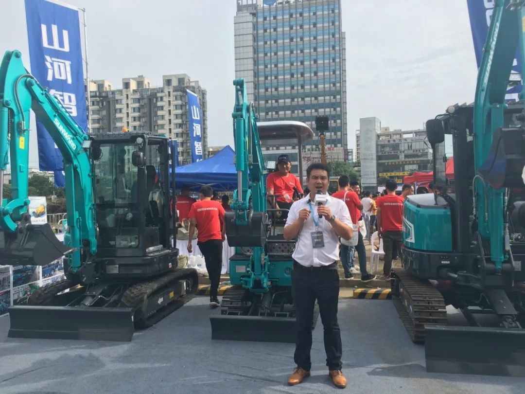 2020全球微挖大会 bti体育智能精品微挖赢得满堂彩