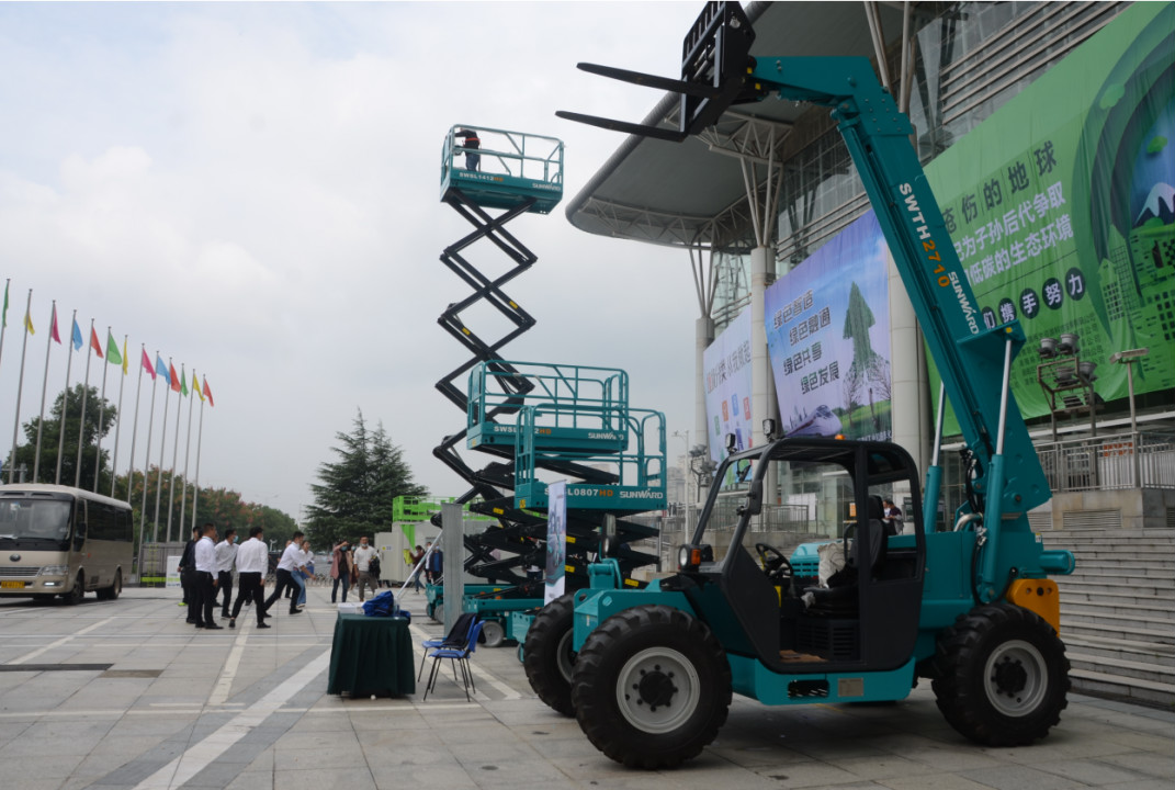 创新“绿”动能 bti体育智能绿博会上展风采