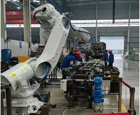 中际bti体育熔锌铸锭码垛自动线成套设备顺利发货