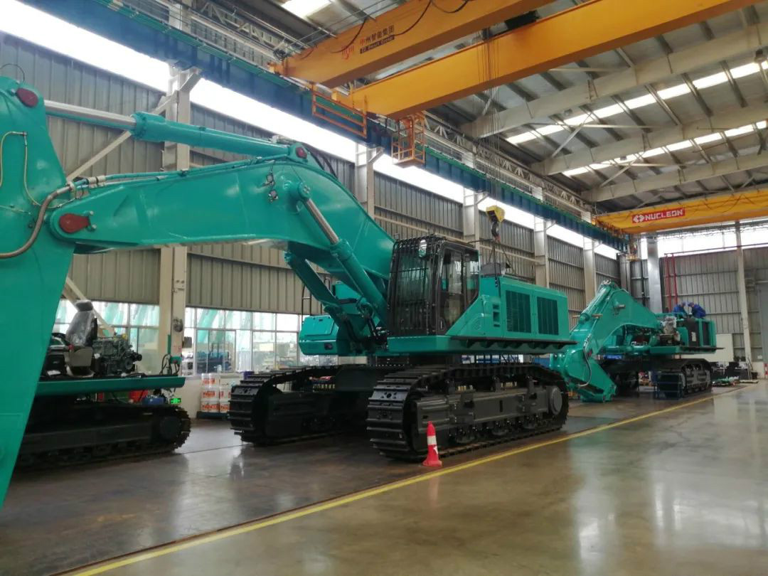 创新再出成就！bti体育智能超大型履带式液压挖掘机下线