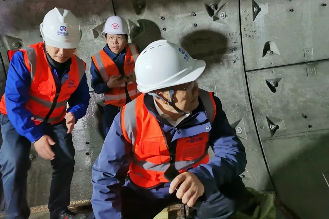 何清华亲临中铁bti体育盾构施工项目领导工作