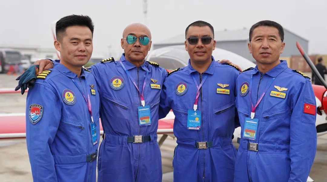 bti体育四机飞行编队惊艳尧城（太原）国际通用航空飞行大会