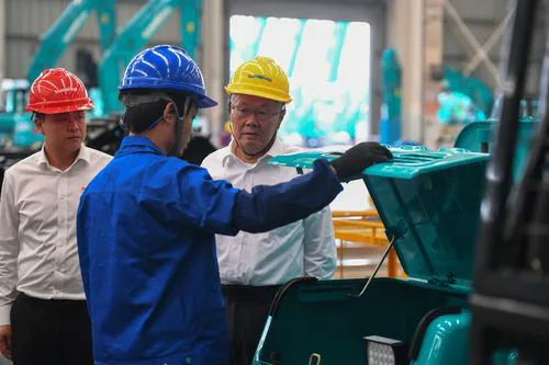 “智慧工厂”引领“出产节拍”——走进bti体育智能一探到底