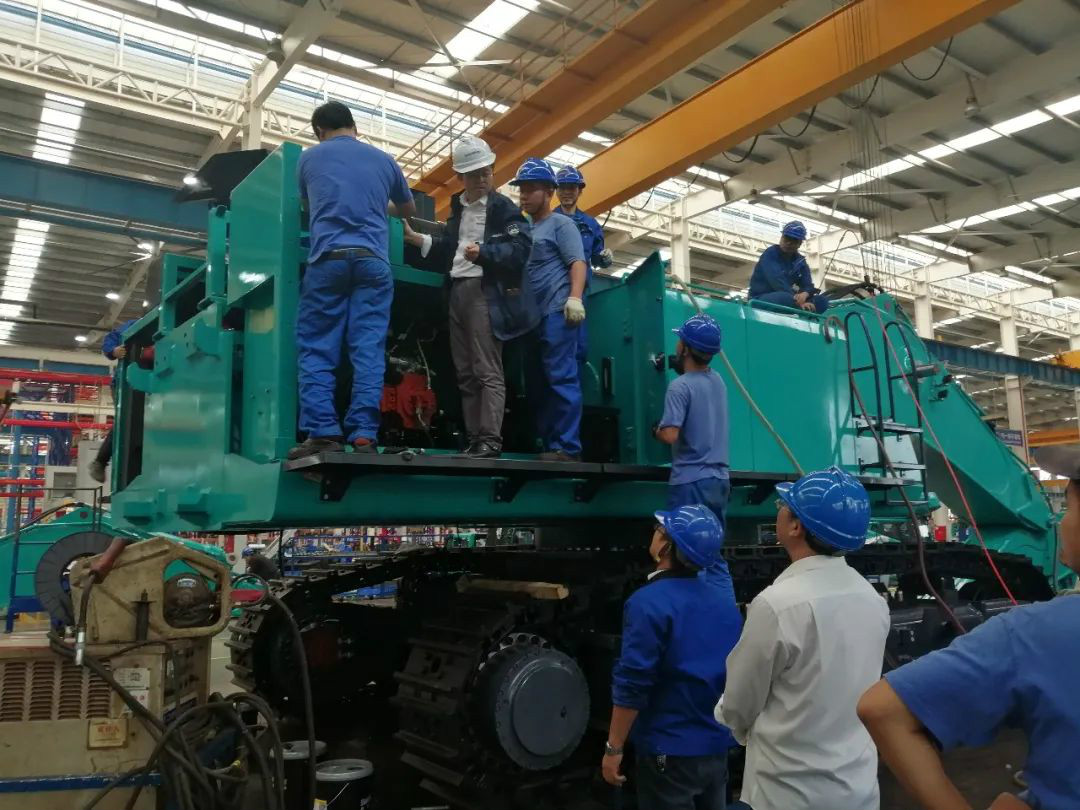 创新再出成就！bti体育智能超大型履带式液压挖掘机下线