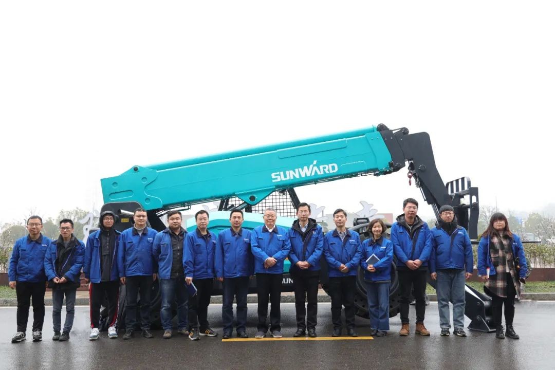 bti体育智能SWTH1056伸缩臂叉装车新机下线