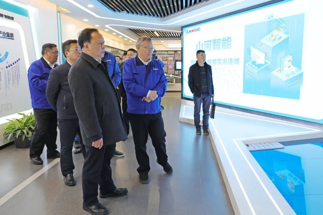 周农在bti体育智能调研时强调：企业工会要大力造就劳模和工匠