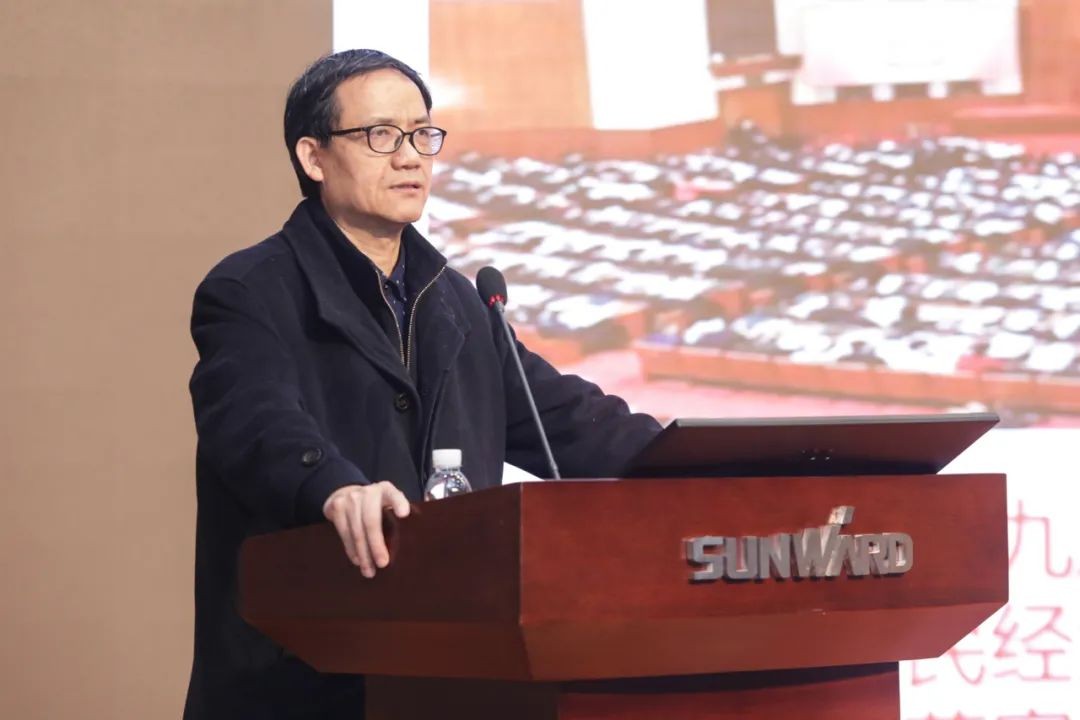 bti体育智能中高层干部晚间集钟装充电”