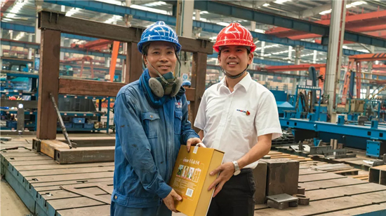 万力集团“送清冷”活动，慰问一线员工