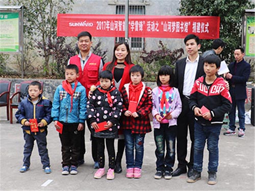 践行雷锋心灵捐建“bti体育梦图书馆”