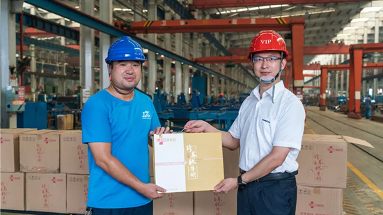 万力集团“送清冷”活动，慰问一线员工