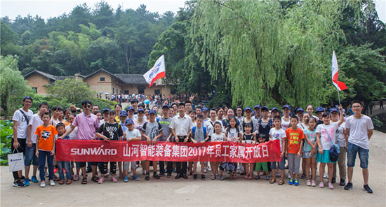 这个夏天，亲子玩转bti体育智能“三栖”设备