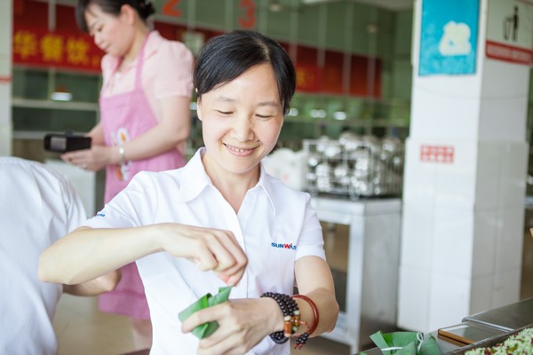 弘扬传统文化，共享浓情端午——记第三届“爱国心·bti体育情”包粽子角逐