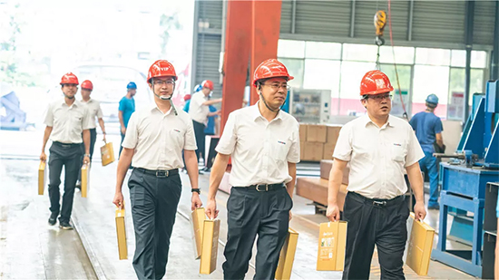 万力集团“送清冷”活动，慰问一线员工