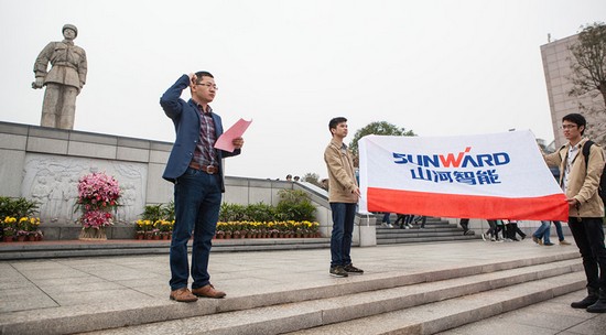 爱岗敬业，践行雷锋心灵